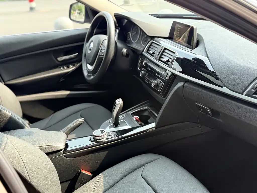 BMW 3 Series — миниатюра 10