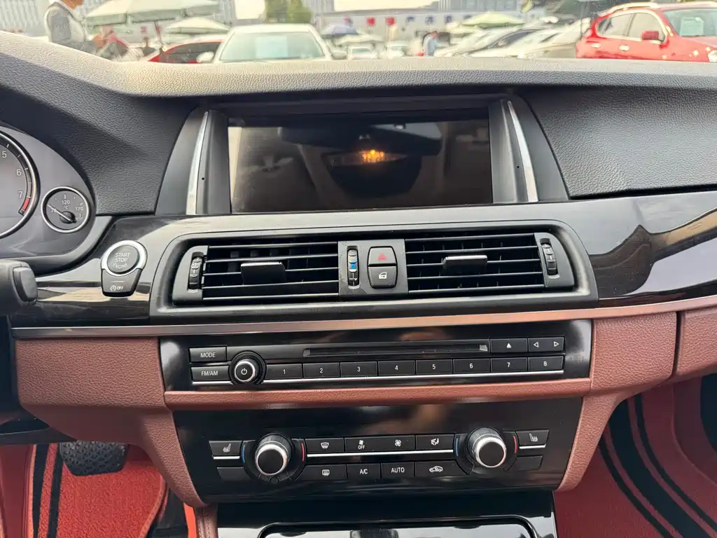 BMW 5 Series — миниатюра 7