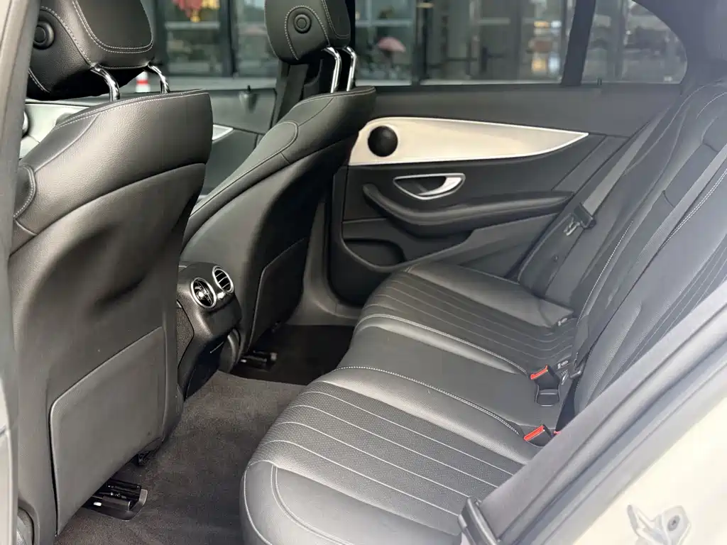 Mercedes-Benz E-Class (Import) — миниатюра 18
