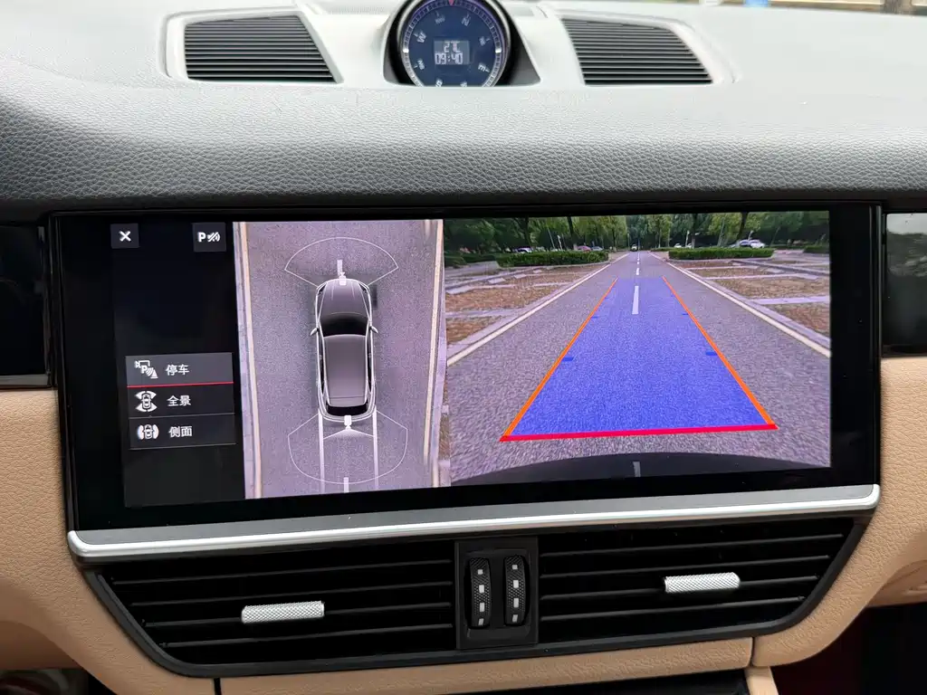 Porsche Cayenne — миниатюра 16