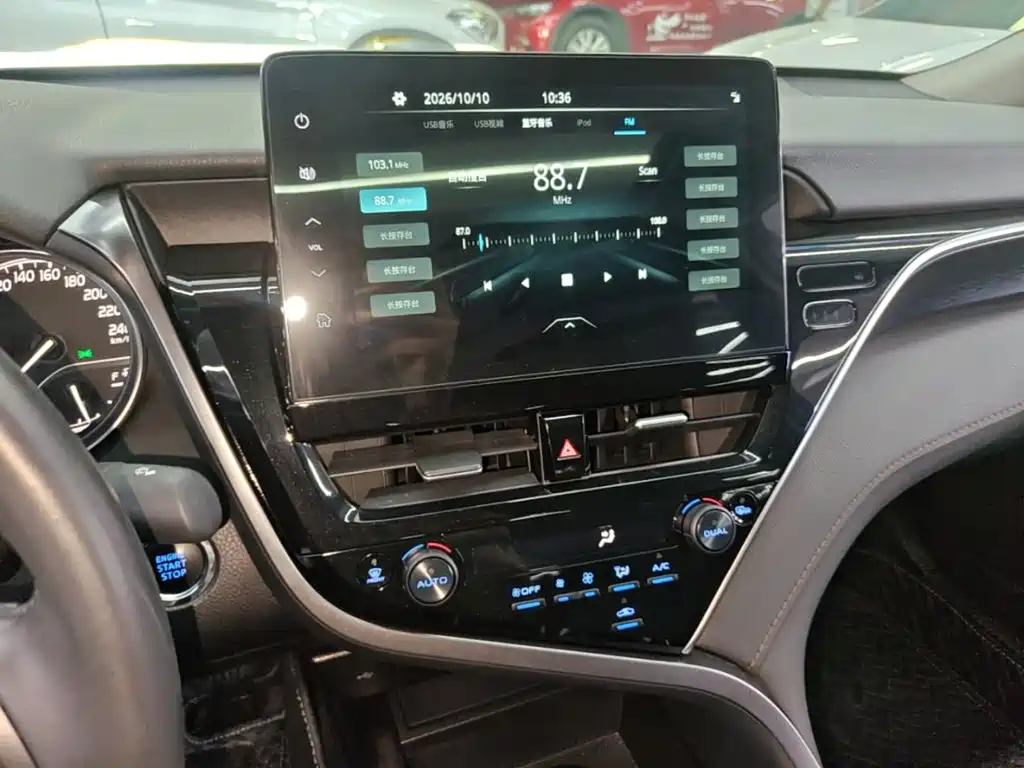 Toyota Camry — миниатюра 13
