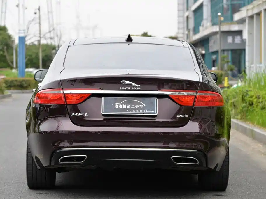 Jaguar XFL — миниатюра 3