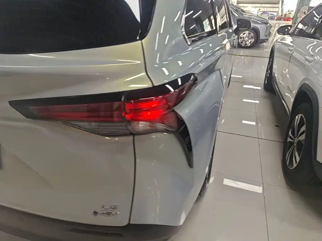 Toyota Sienna — миниатюра 8