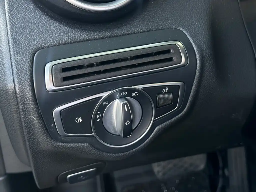 Mercedes-Benz C-Class — миниатюра 9