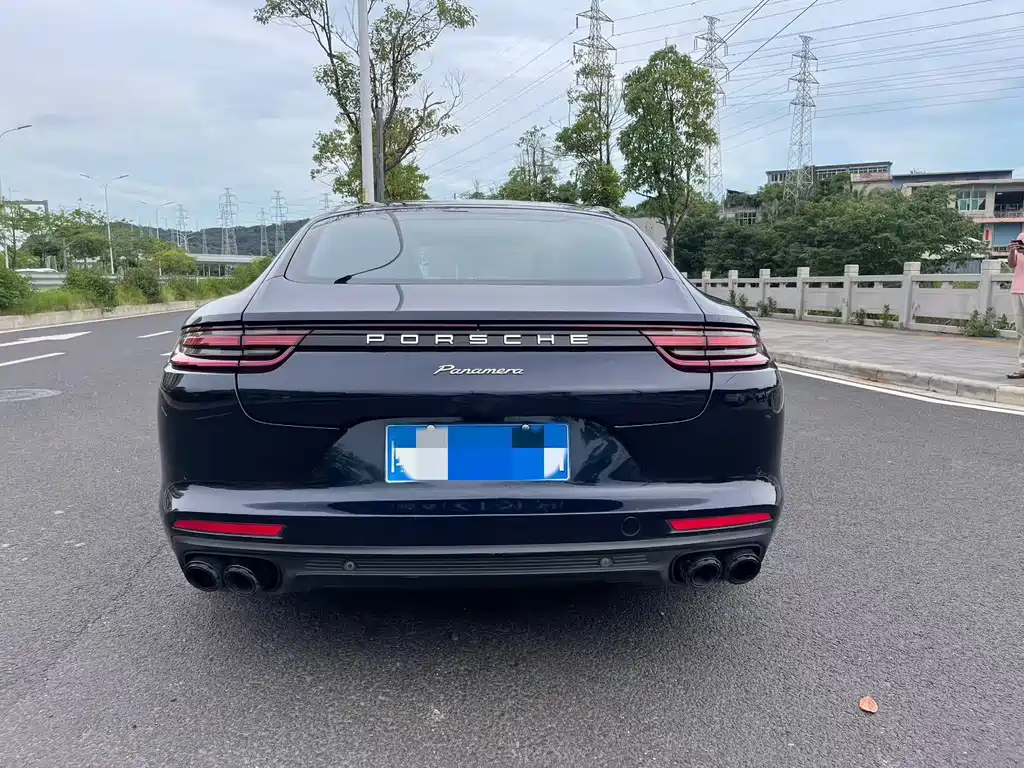 PORSCHE PANAMERA