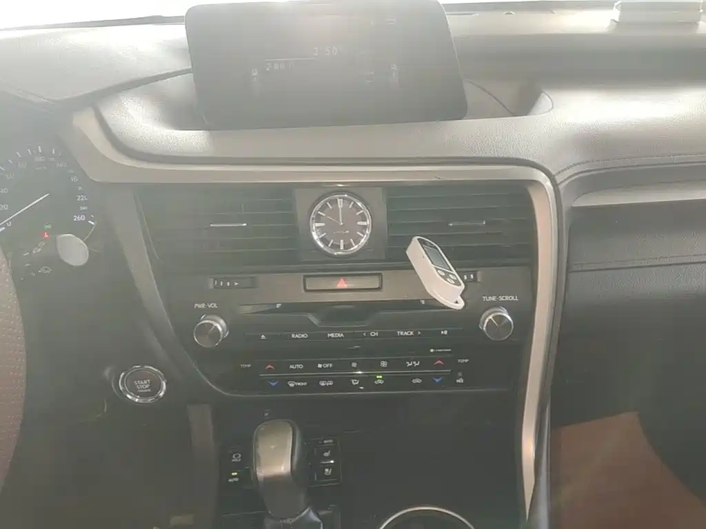 Lexus RX — миниатюра 13