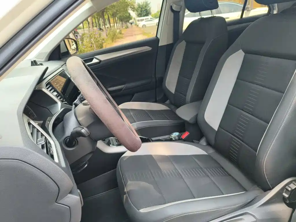 Volkswagen T-Roc — миниатюра 8