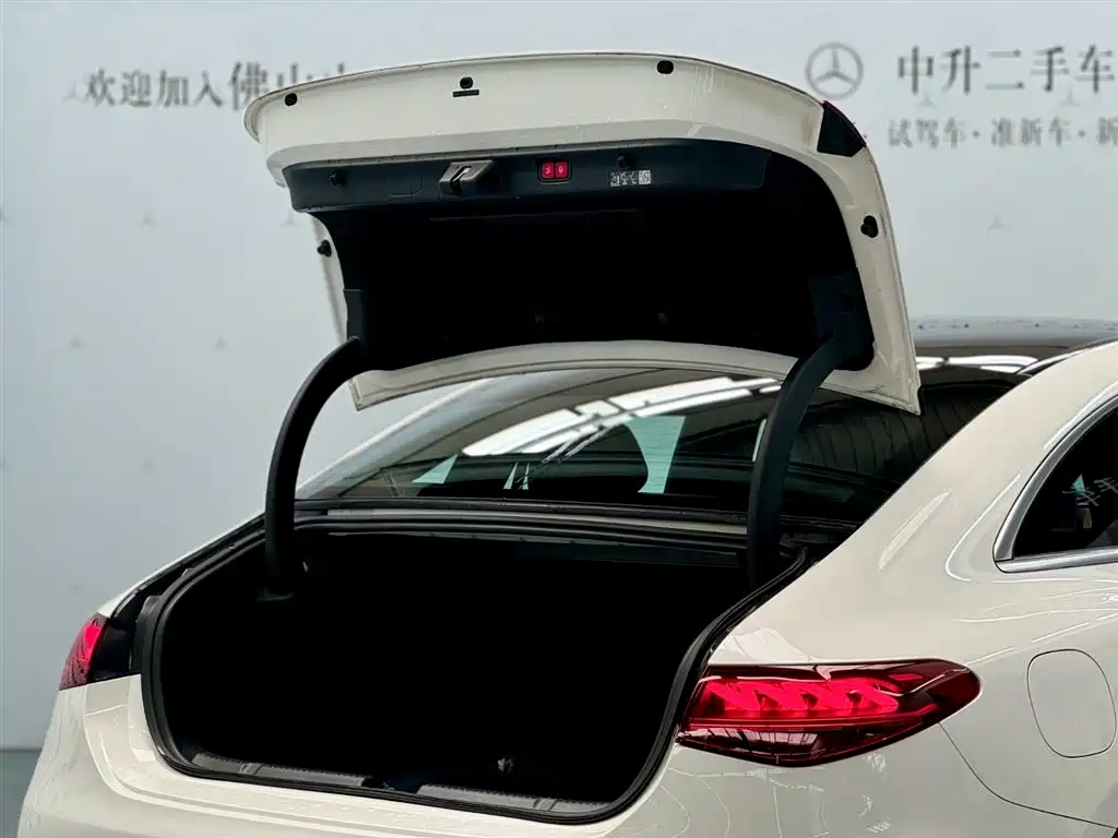 Mercedes-Benz EQE 2025 500 4MATIC