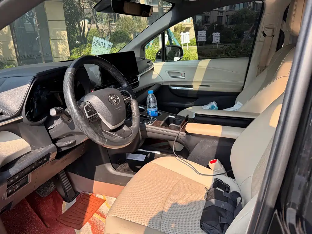Toyota Granvia — миниатюра 9