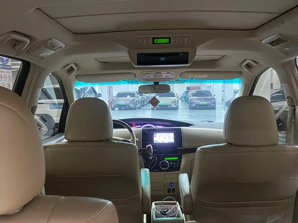 Toyota Previa — миниатюра 8