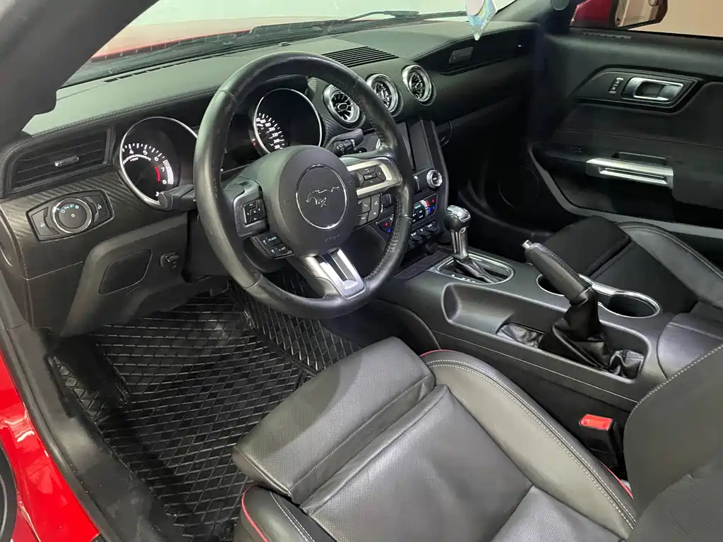 Ford Mustang — миниатюра 8