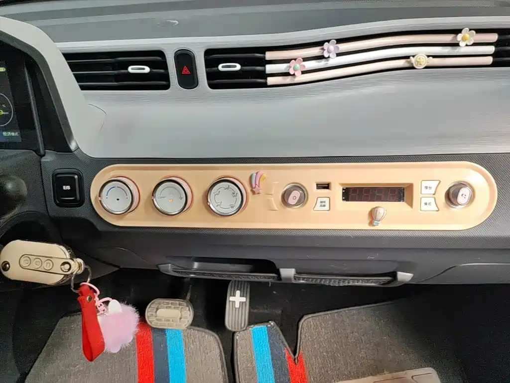 Wuling MINIEV — миниатюра 13