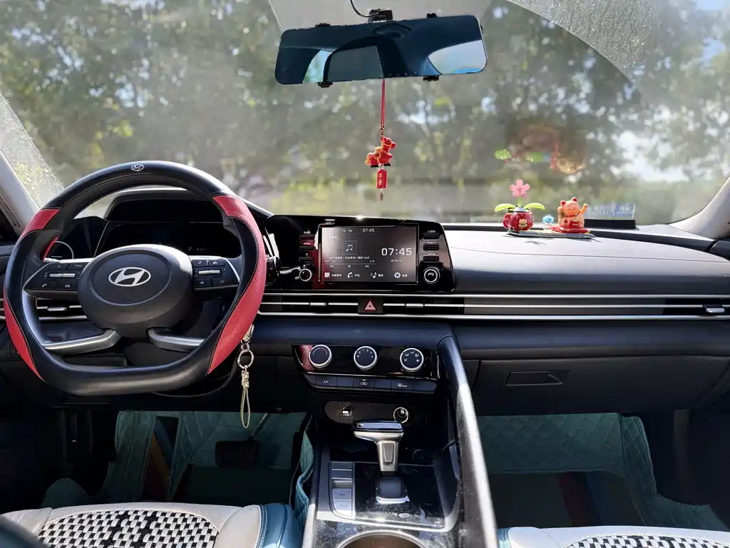 Hyundai Elantra — миниатюра 13