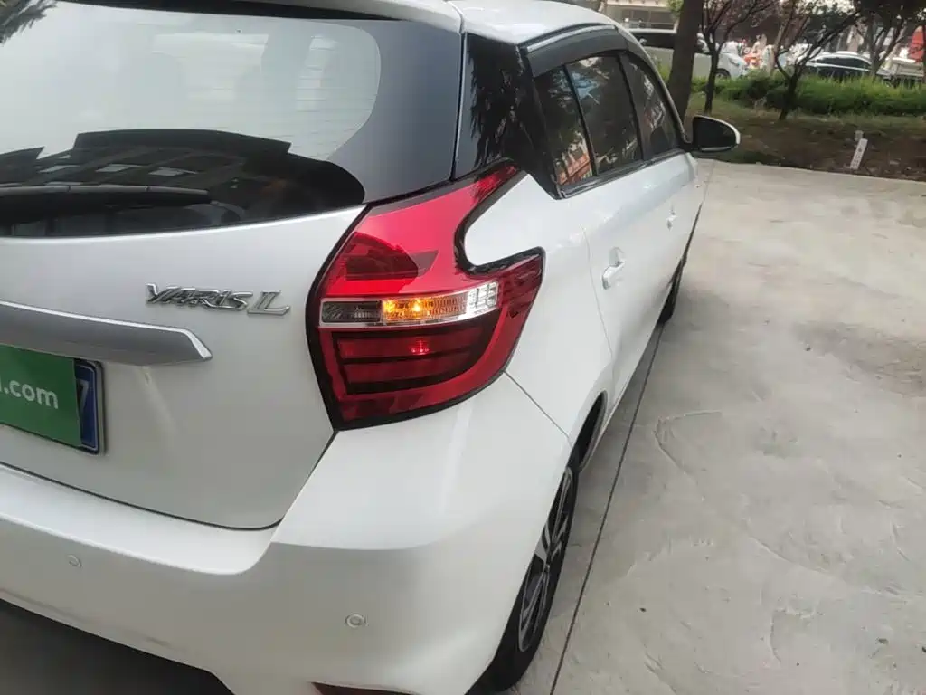Toyota Yaris L — миниатюра 8