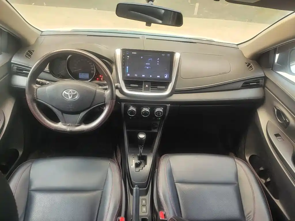 Toyota Yaris L — миниатюра 10