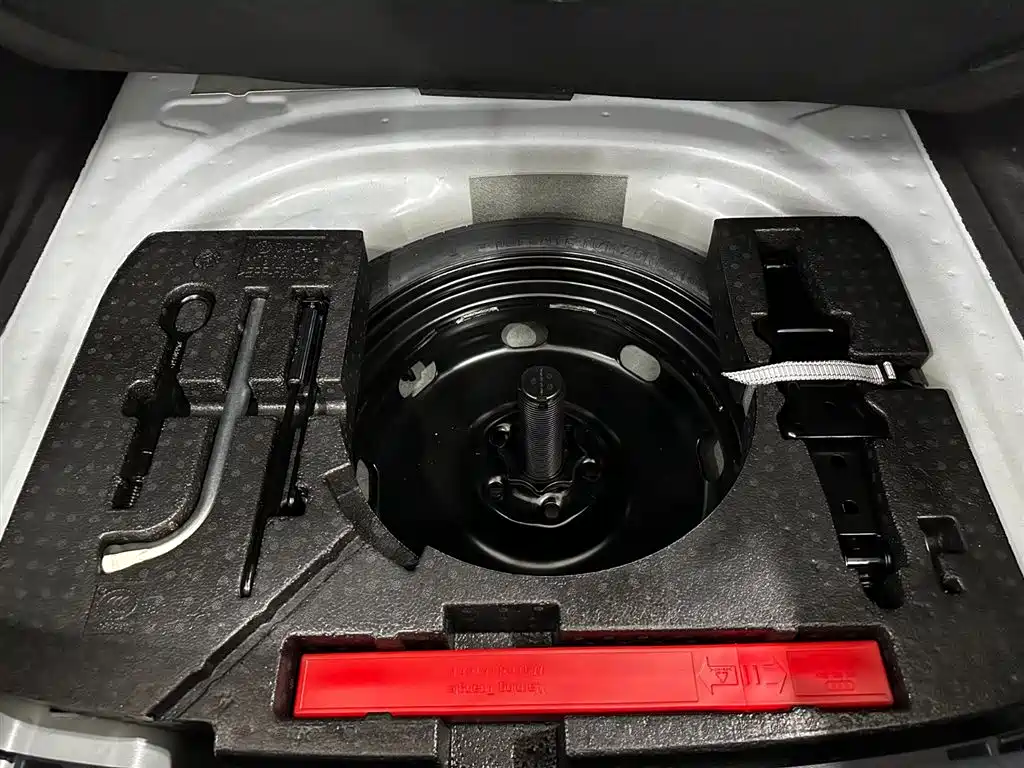 Volkswagen Sagitar — миниатюра 33
