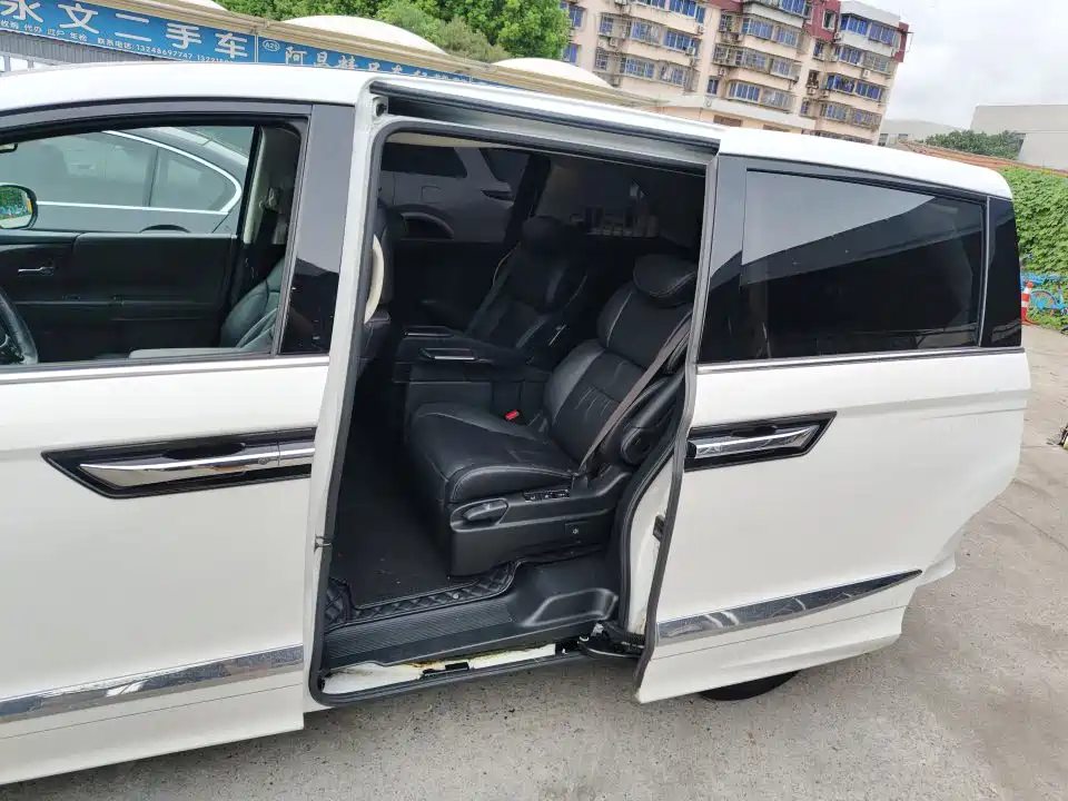 Honda Elysion — миниатюра 6