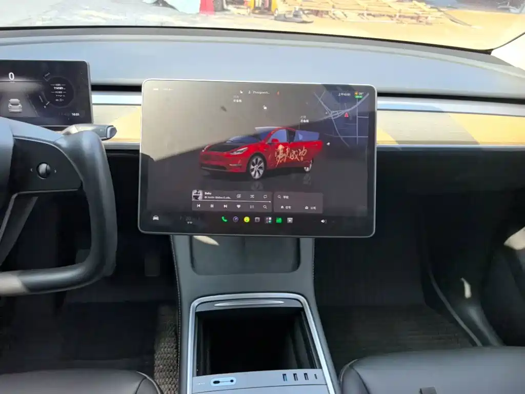 Tesla Model Y — миниатюра 13
