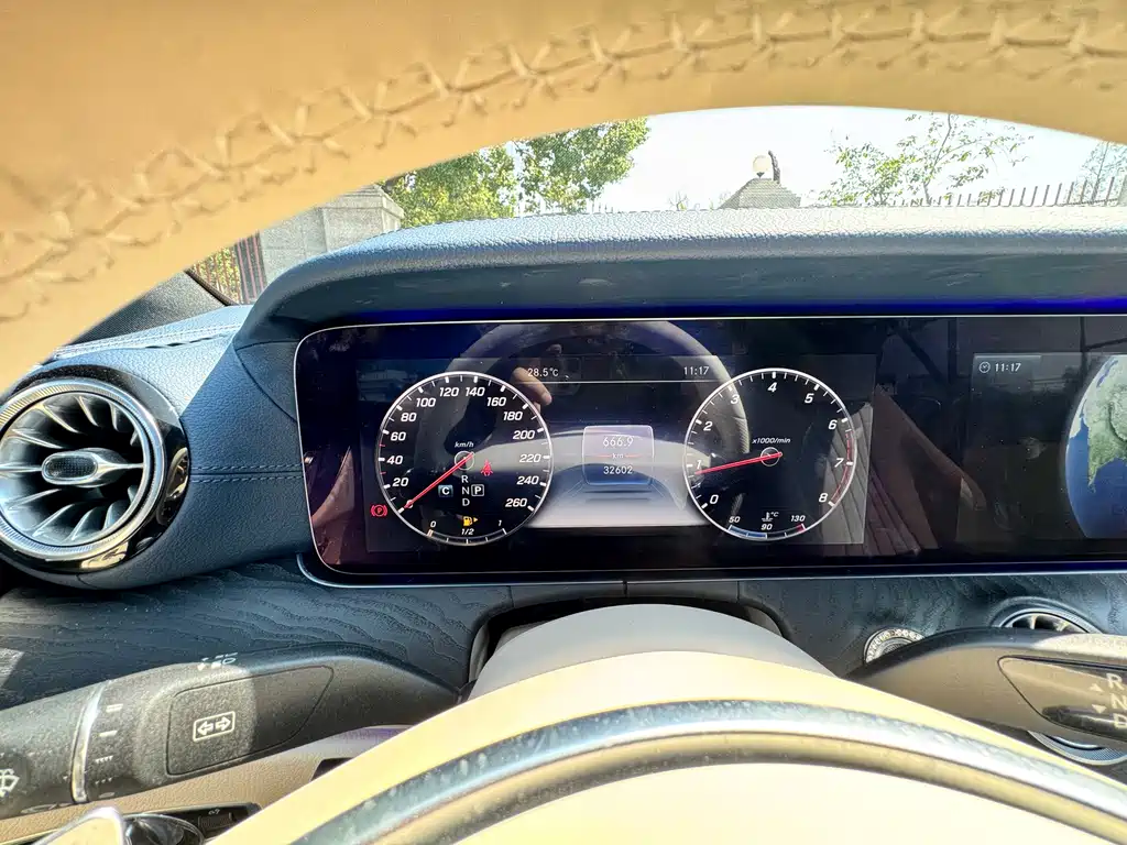 Mercedes-Benz E-Class (Import) — миниатюра 20