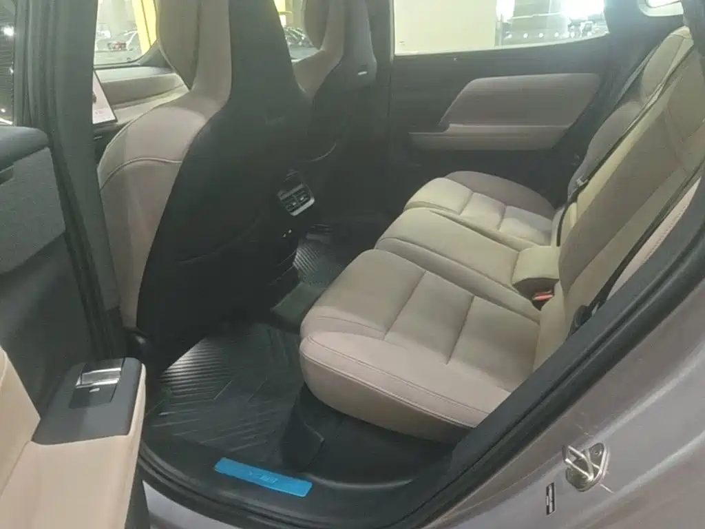 Volvo XC70 PHEV — миниатюра 17