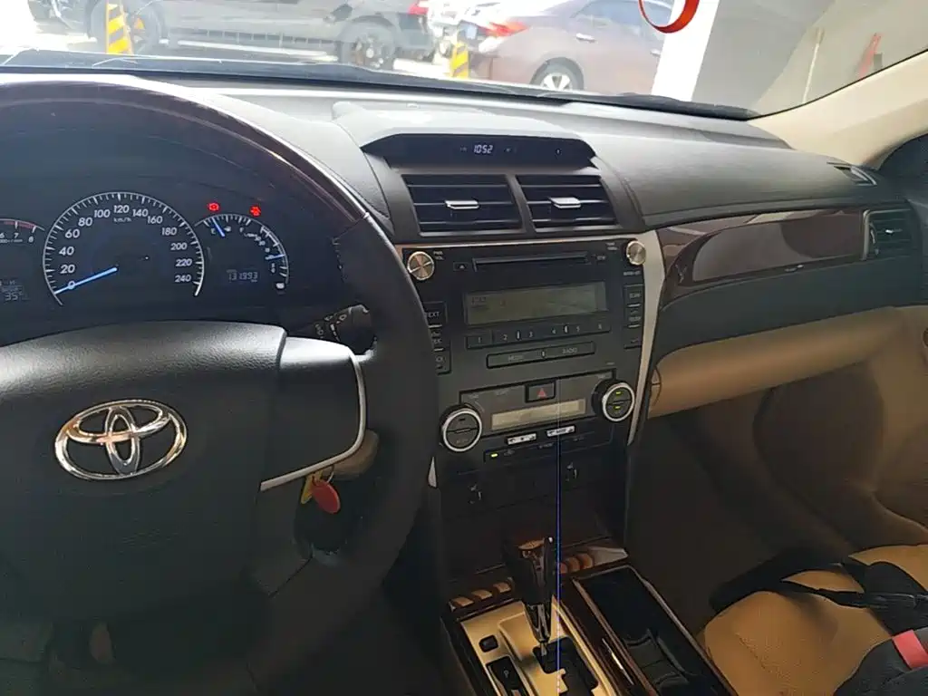 Toyota Camry — миниатюра 10