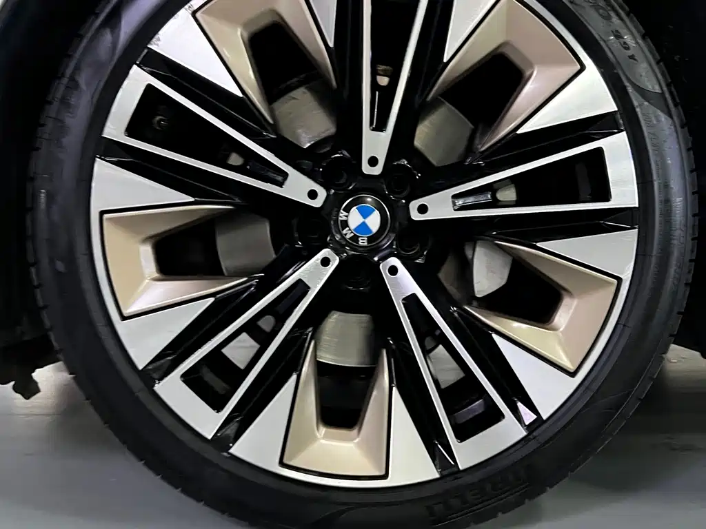 BMW 5 Series — миниатюра 4