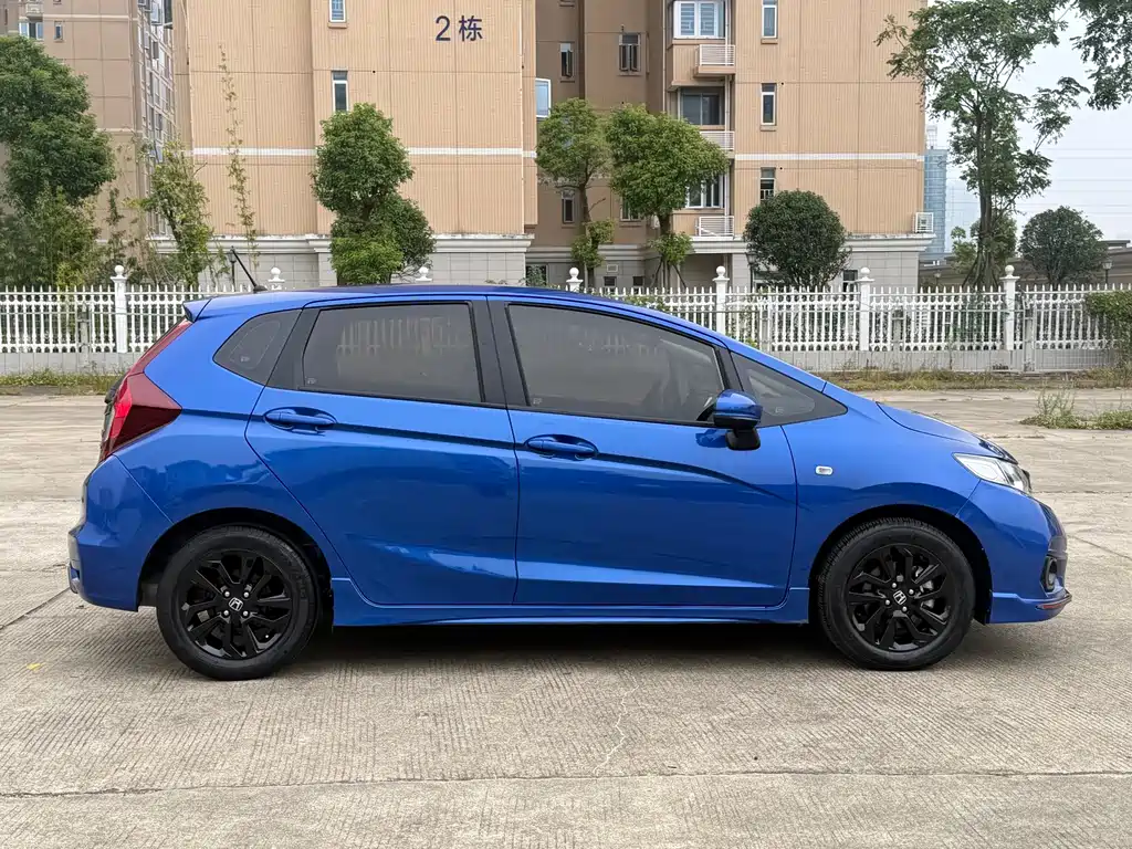 Honda Fit — миниатюра 7