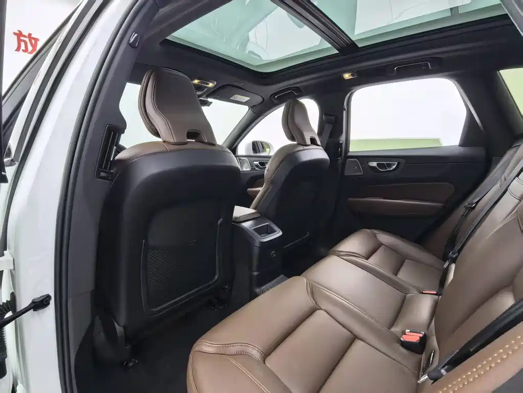 Volvo XC60 PHEV — миниатюра 14