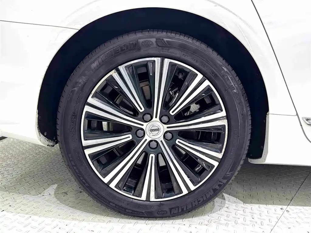 Volvo S90 — миниатюра 10
