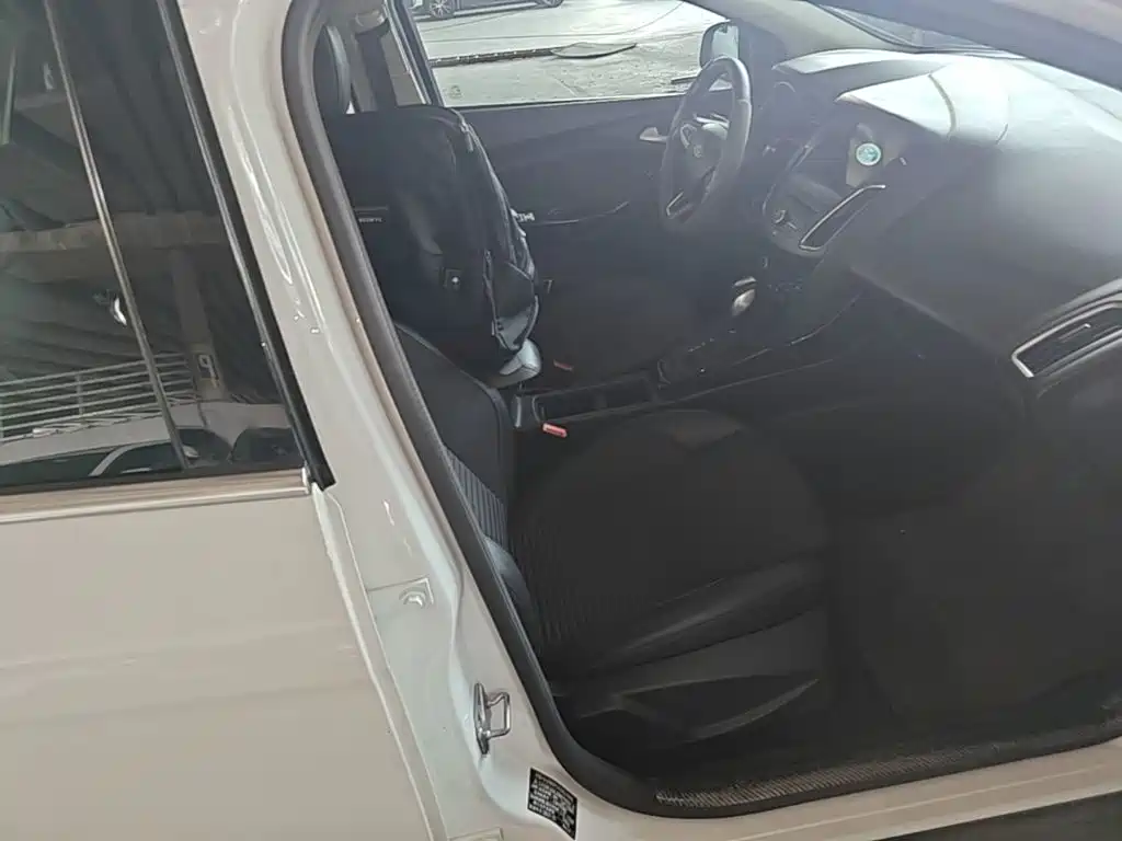 Ford Focus — миниатюра 25