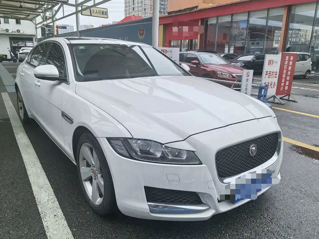 Jaguar XFL — миниатюра 3