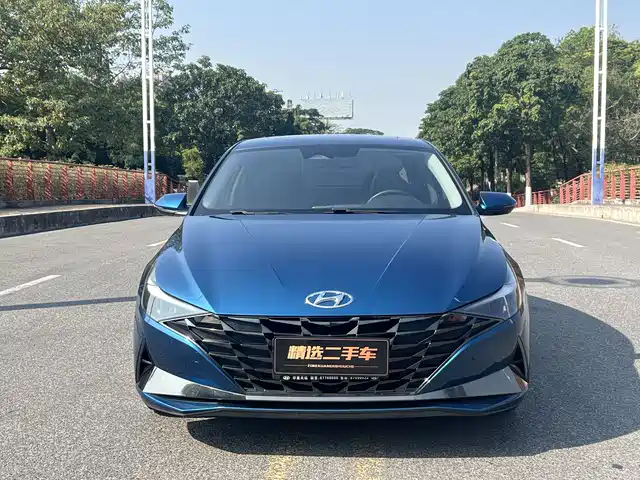 HYUNDAI ELANTRA