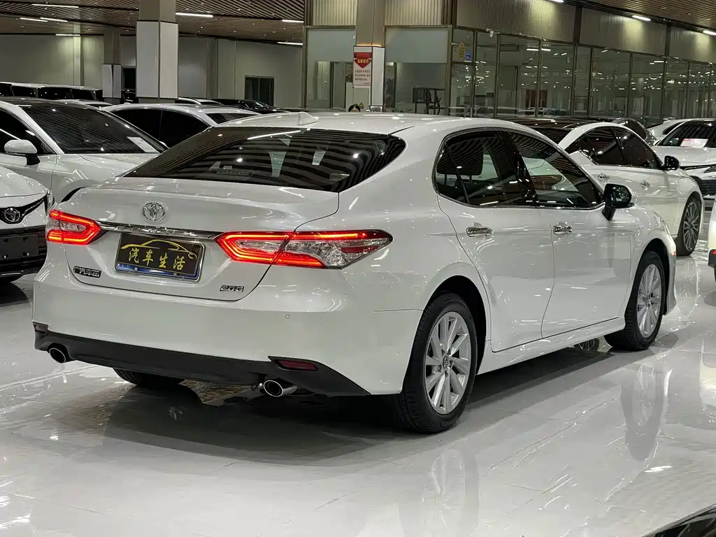 Toyota Camry — миниатюра 11