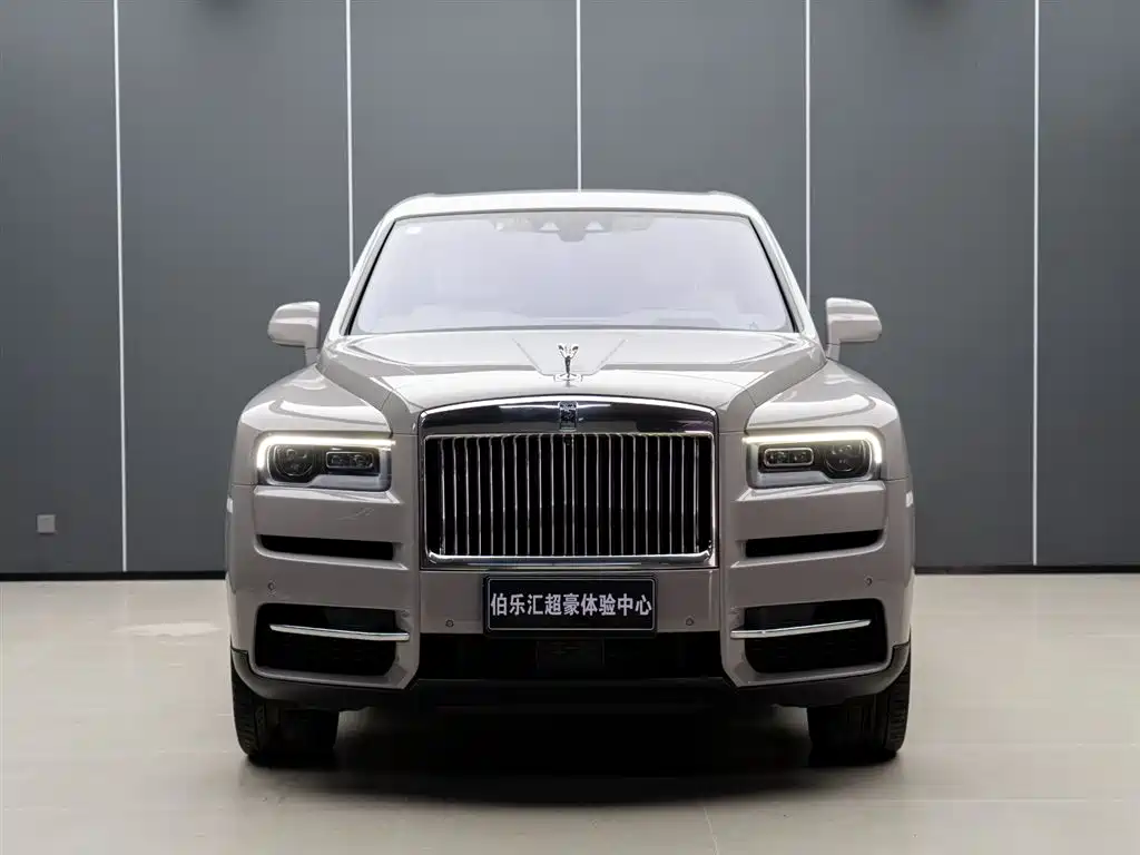 Rolls-Royce Cullinan 2018 мест
