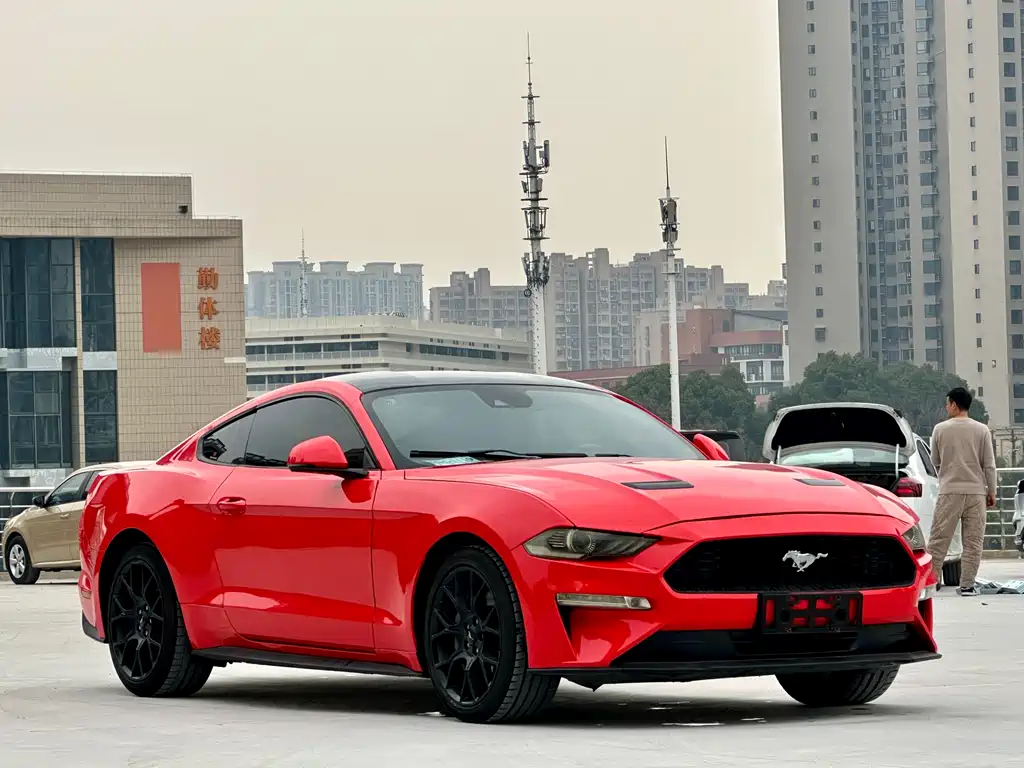 FORD MUSTANG