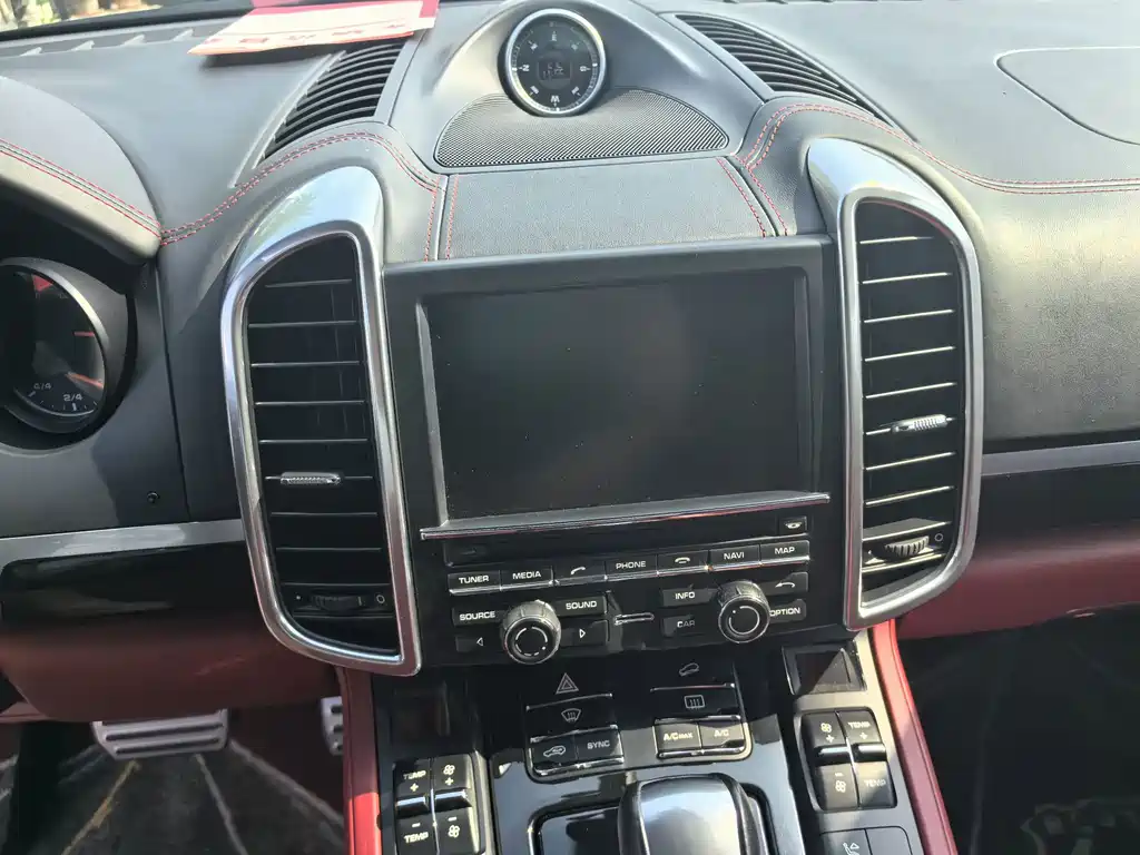Porsche Cayenne — миниатюра 17