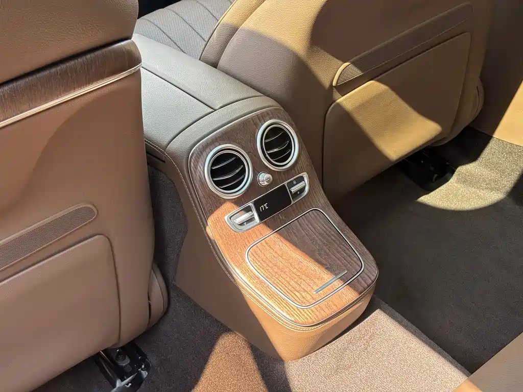 Mercedes-Benz E-Class — миниатюра 18