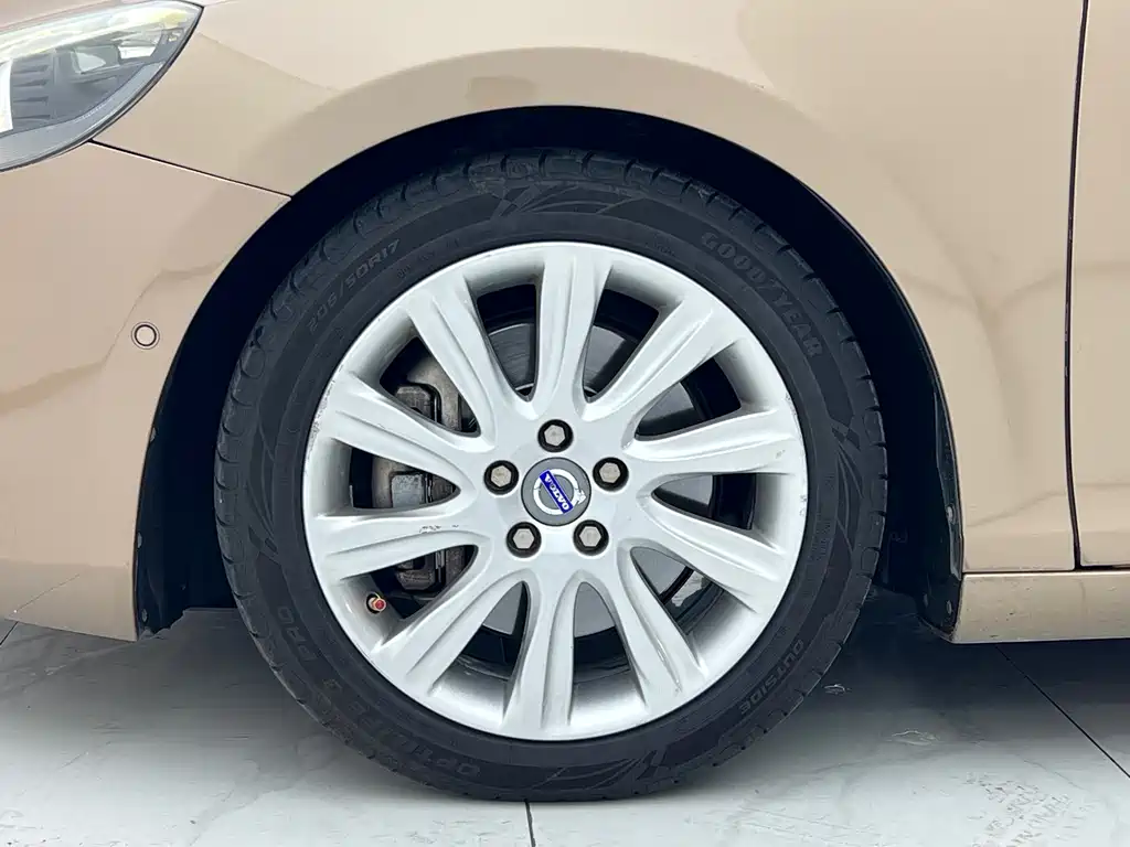 Volvo V40 — миниатюра 23