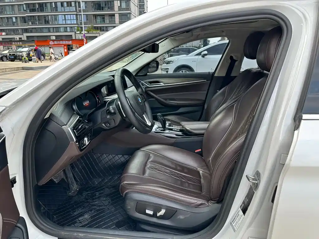 BMW 5 Series — миниатюра 4