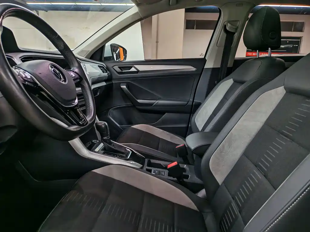 Volkswagen T-Roc — миниатюра 9