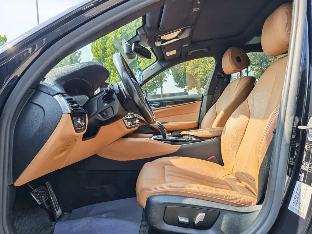 BMW 5 Series — миниатюра 6
