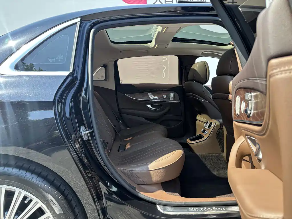 Mercedes-Benz E-Class — миниатюра 21