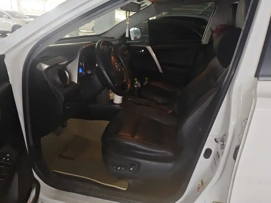 Toyota RAV4 — миниатюра 9