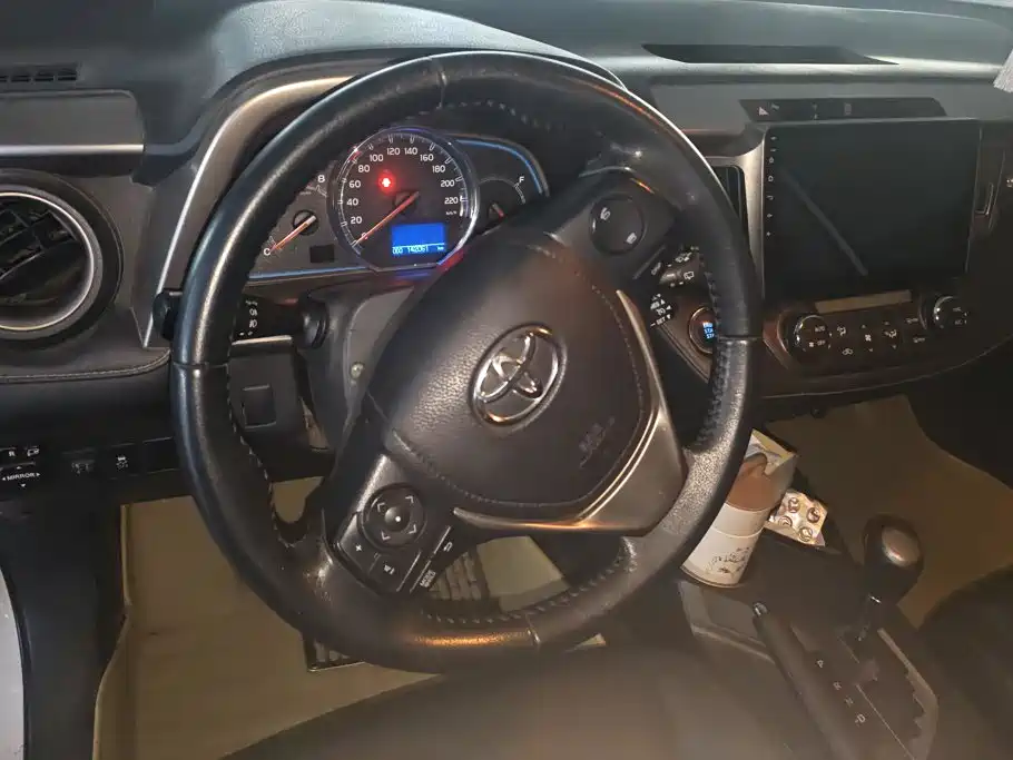 Toyota RAV4 — миниатюра 15