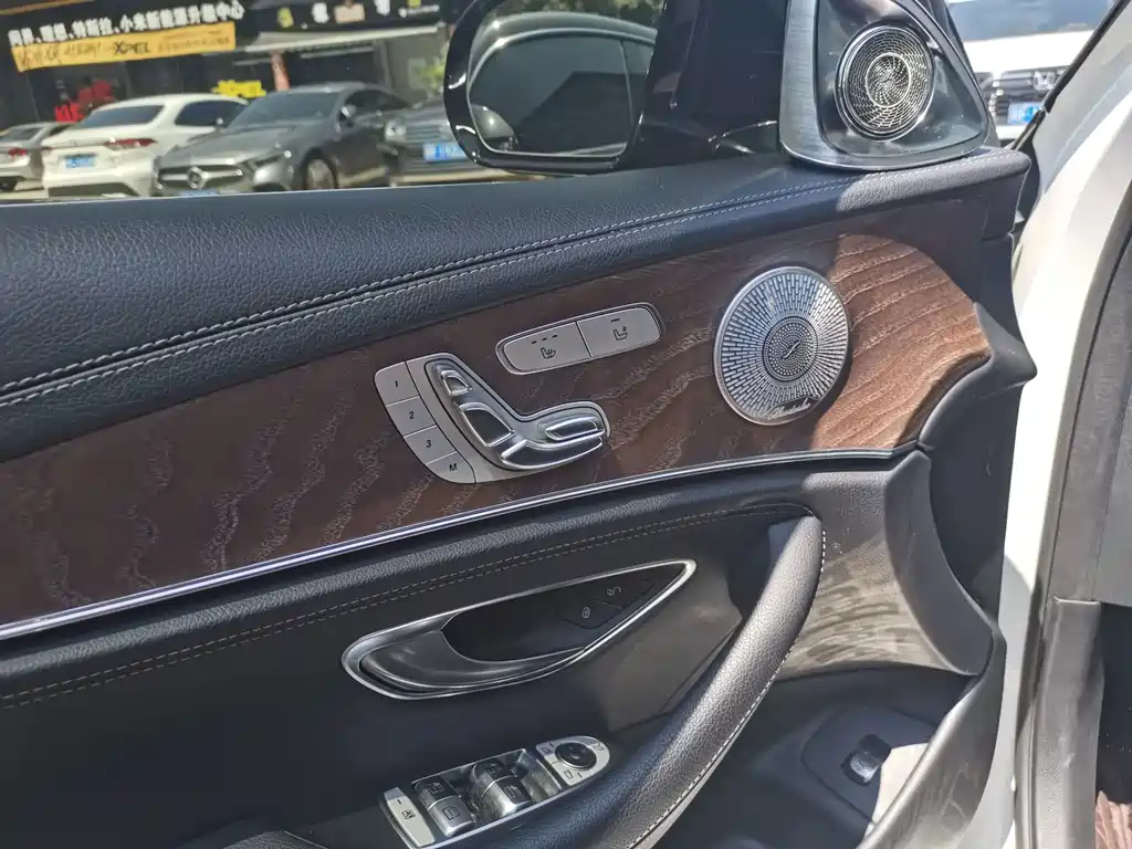 Mercedes-Benz E-Class — миниатюра 11