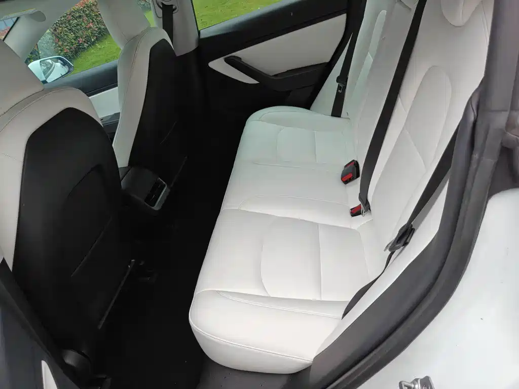 Tesla Model 3 — миниатюра 7
