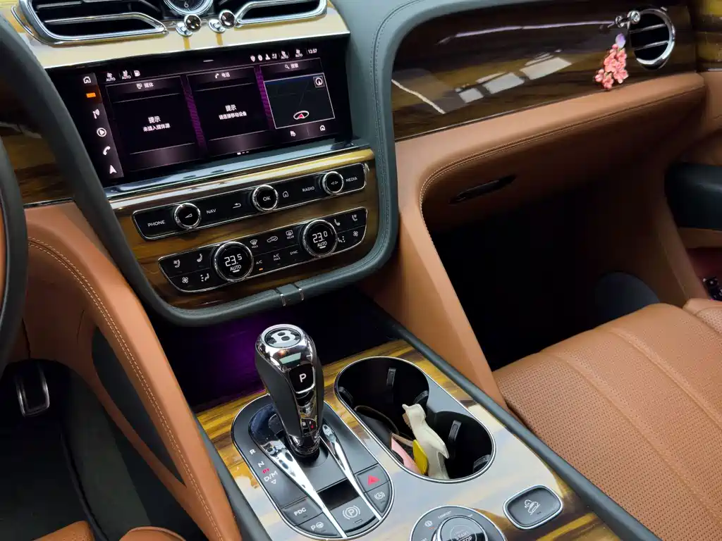 Bentley Bentayga — миниатюра 21