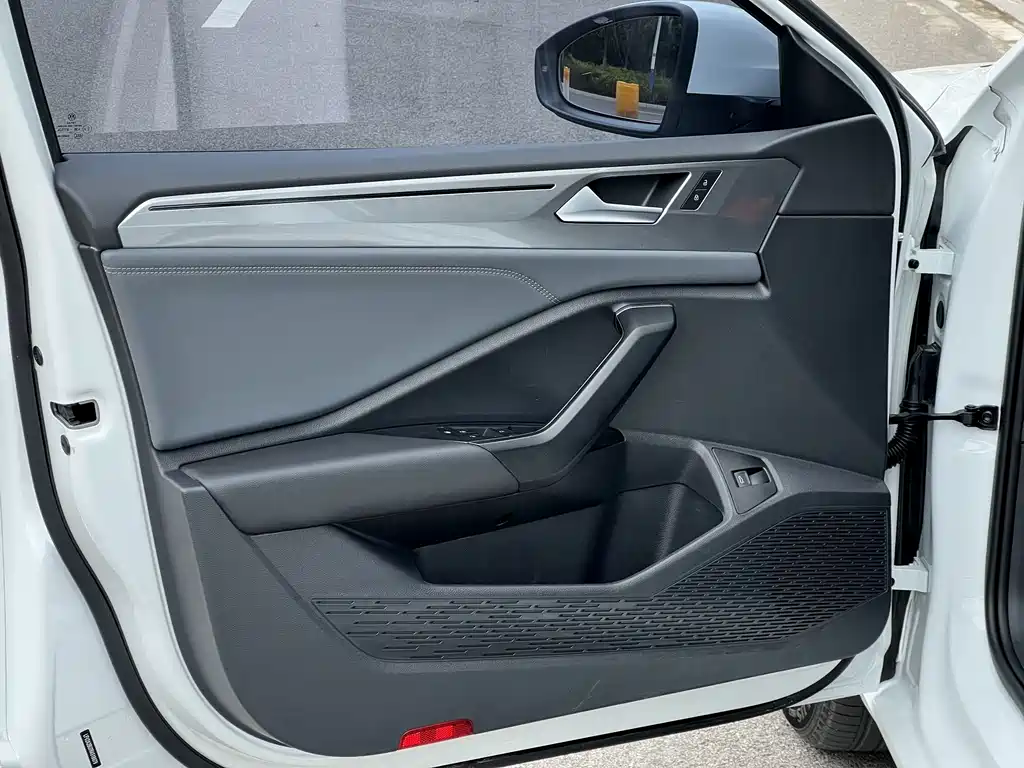 Volkswagen Sagitar — миниатюра 18