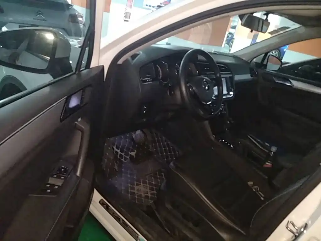 Volkswagen Tiguan L — миниатюра 16