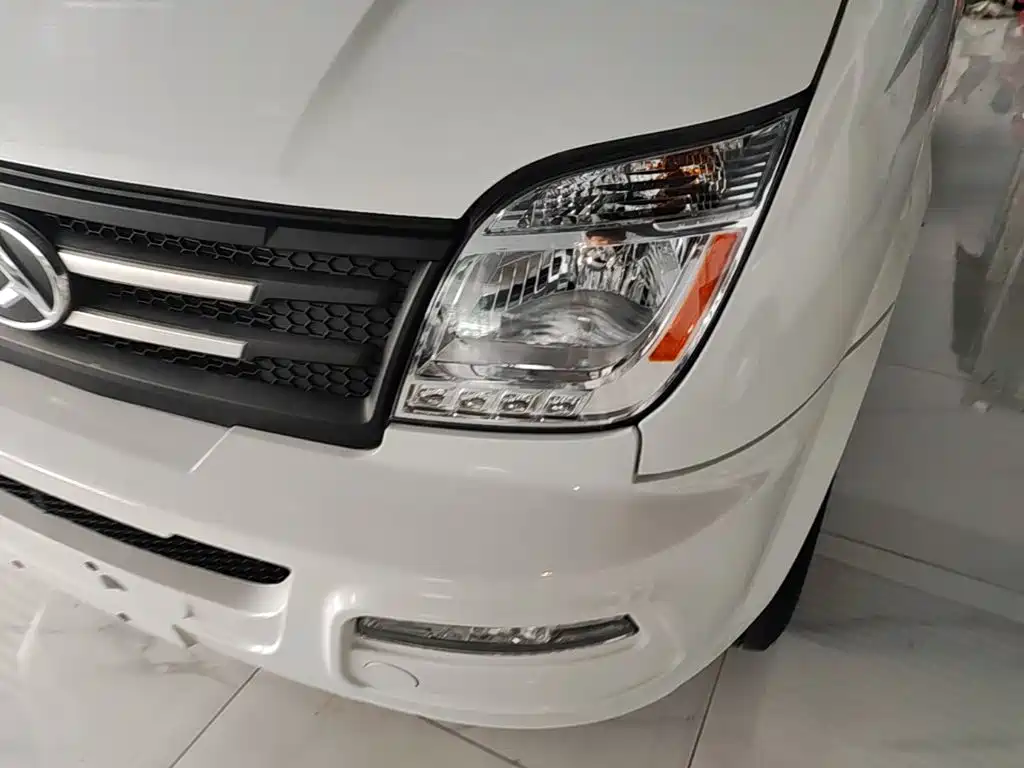 MAXUS V80 — миниатюра 24